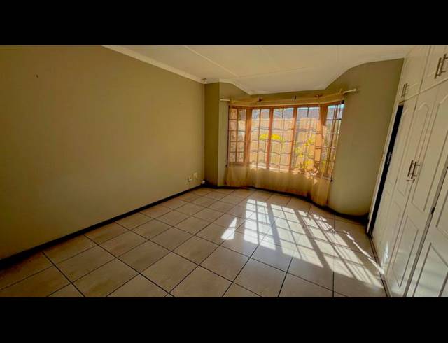 3 BEDROOM TOWNHOUSE FOR SALE IN PELHAM